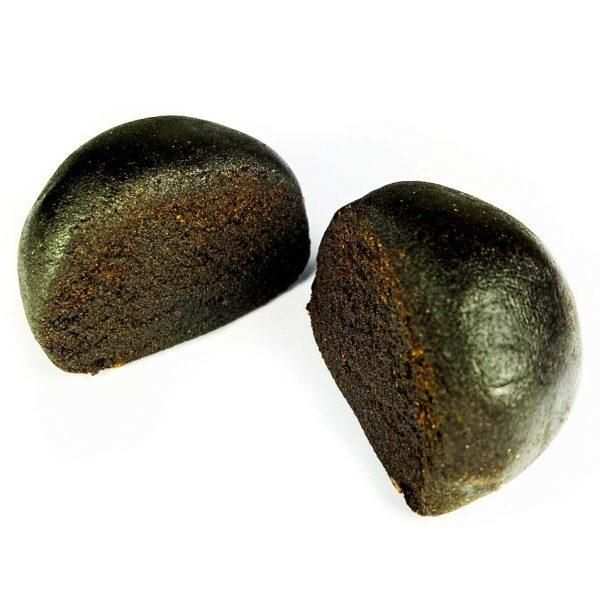 Résine CBD Népalais, une extraction traditionnelle à la texture moelleuse et huileuse. Ce hash noir premium est réputé pour son arôme intense et sa concentration en cannabidiol, parfait pour une détente optimale. Disponible chez Herbeevor, spécialiste des résines CBD haut de gamme
